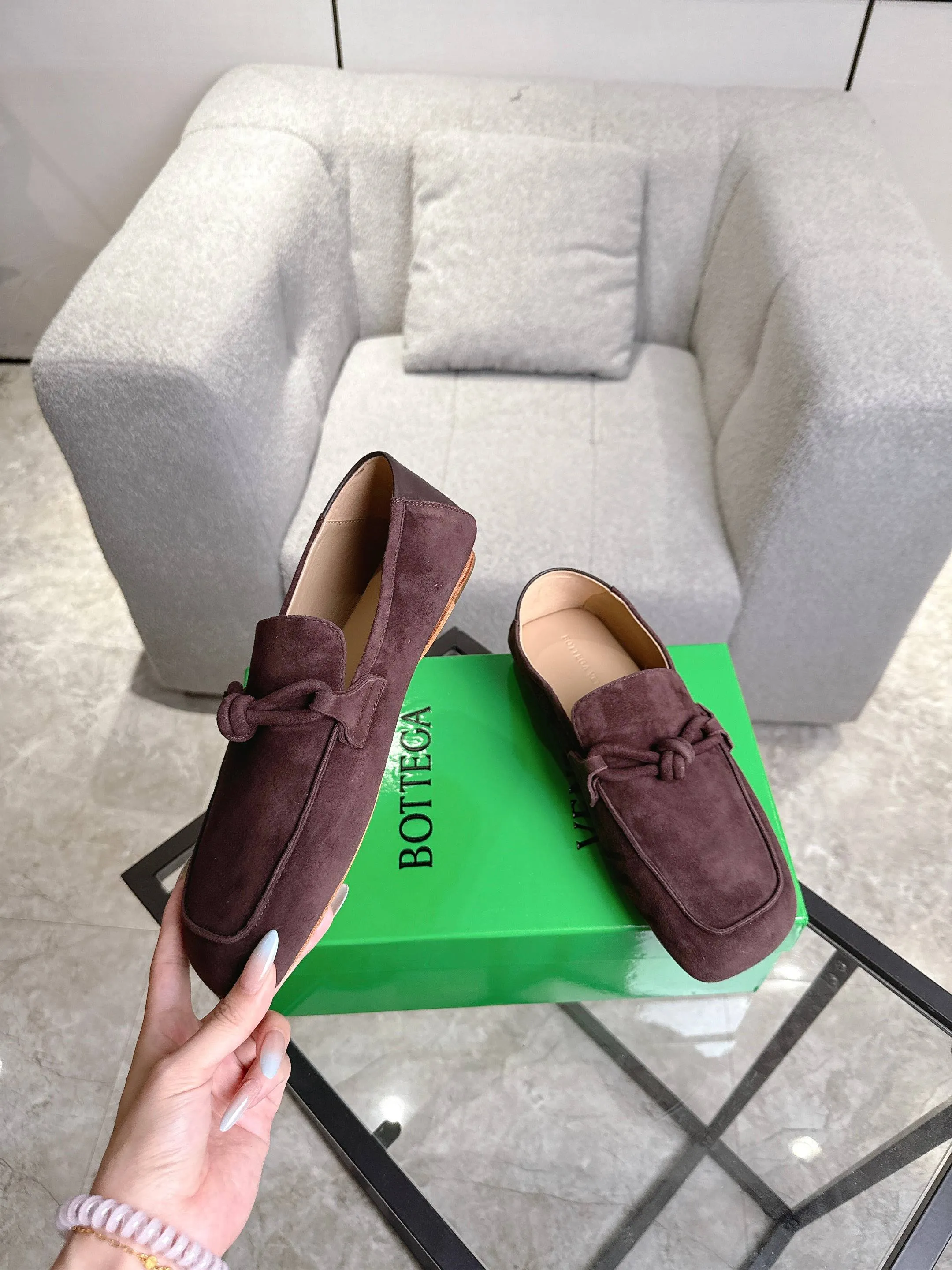 [BV] Top P: 800💰 Size: Women 35-39 (Customized for women 40) Men 39-44 (38.45 non-refundable) Bottega Veneta 2025 Autumn Counter Synchronized Couple Style Bottega Veneta Square Toe Flats Original 1:1 material selection, genuine leather outsole! A one-to-one replica of the original! quality assurance!